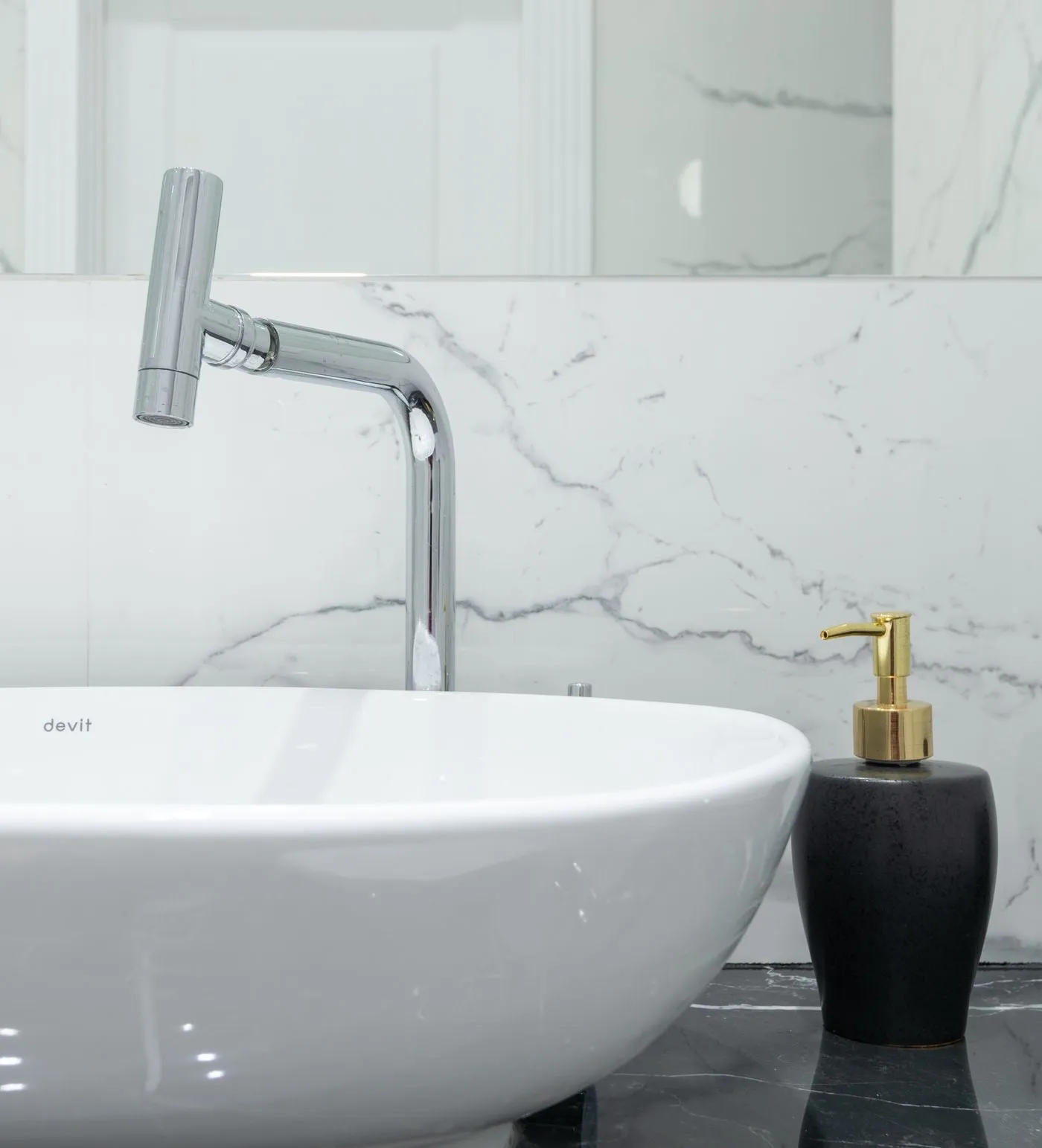 Onda bathtub